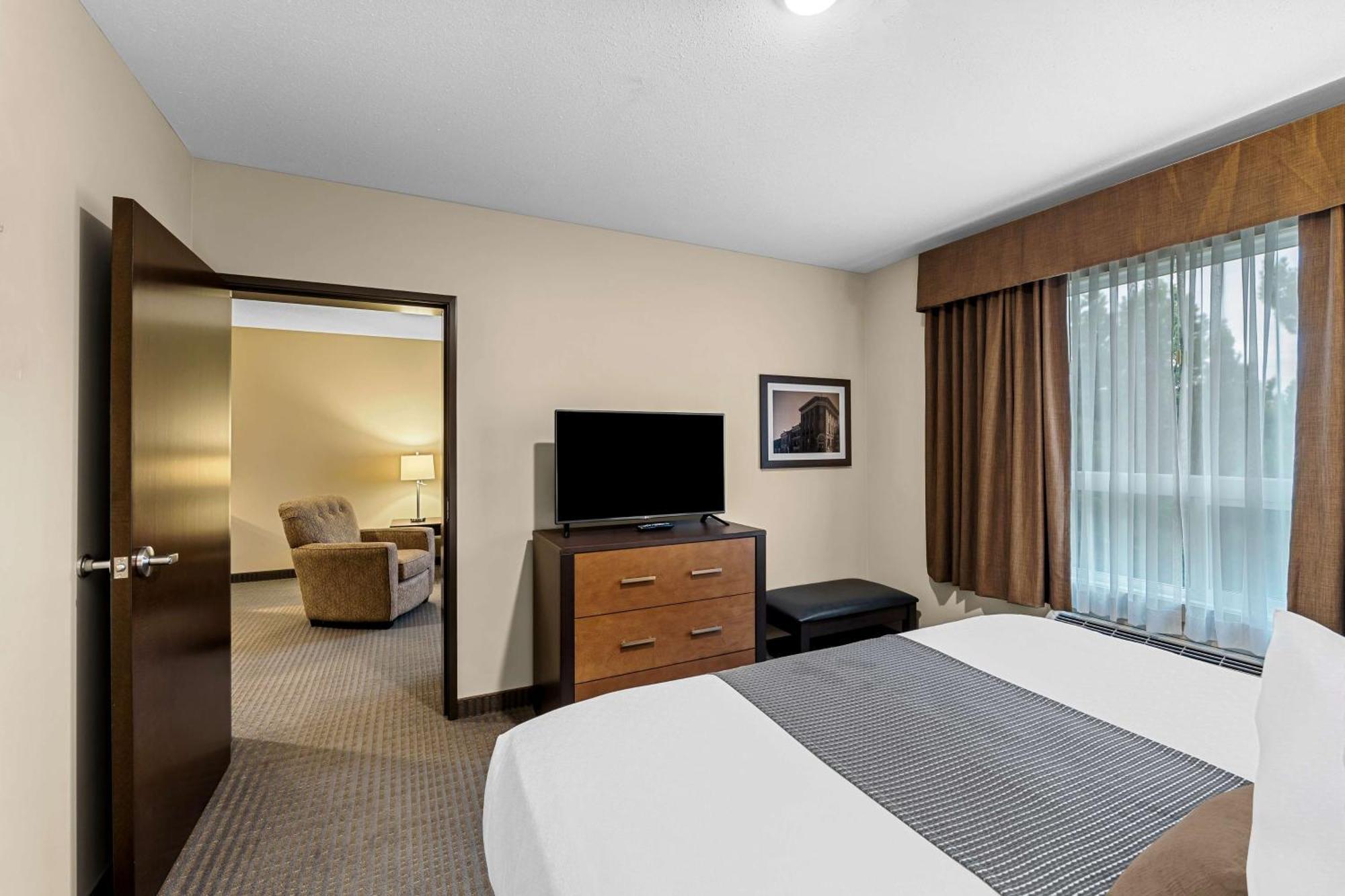 Best Western Plus Lacombe Inn And Suites מראה חיצוני תמונה
