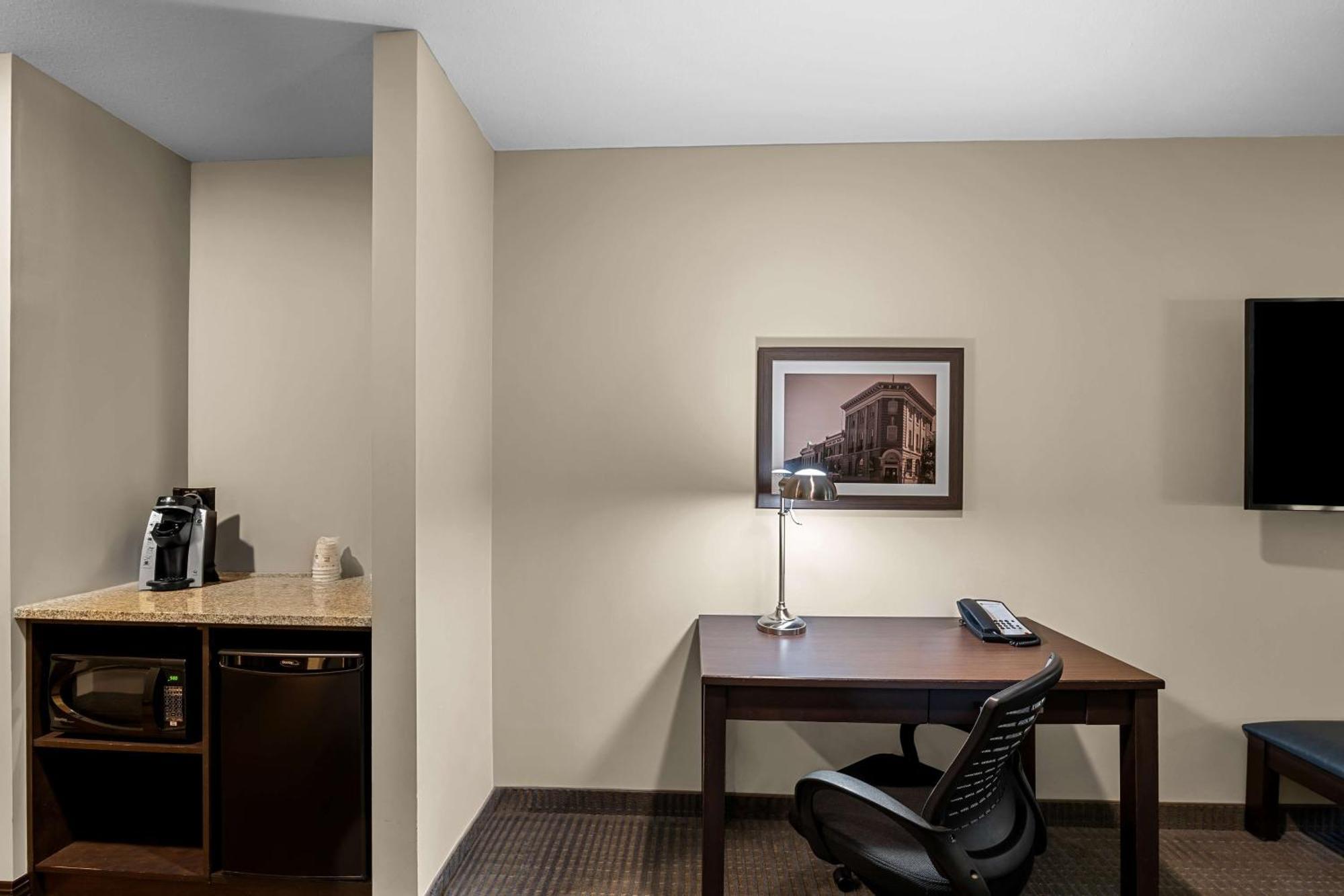 Best Western Plus Lacombe Inn And Suites מראה חיצוני תמונה
