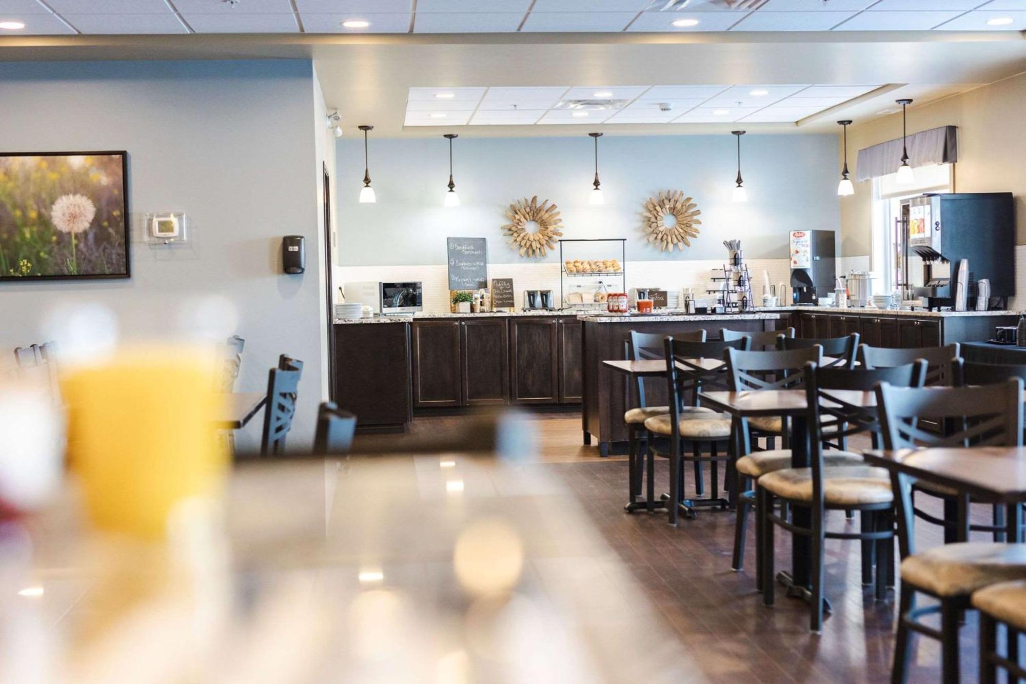 Best Western Plus Lacombe Inn And Suites מראה חיצוני תמונה