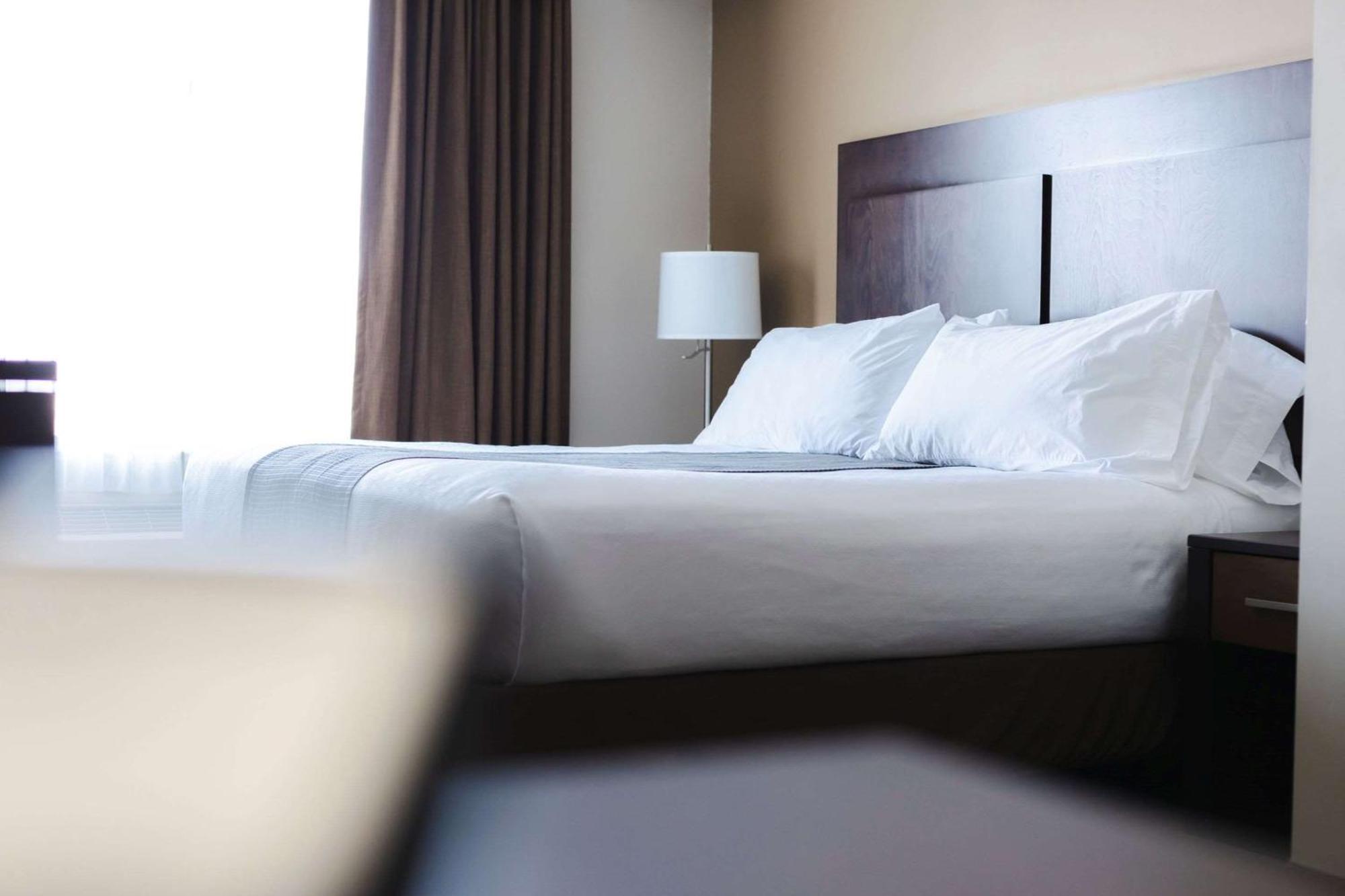 Best Western Plus Lacombe Inn And Suites מראה חיצוני תמונה