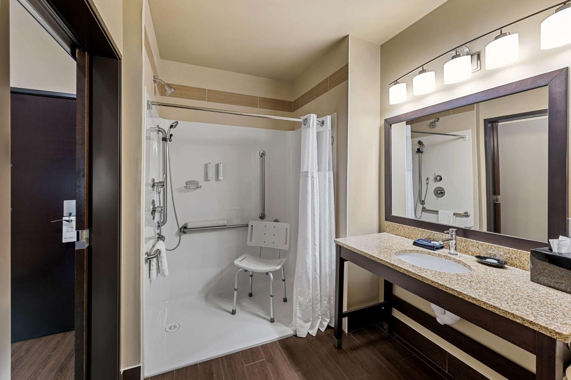 Best Western Plus Lacombe Inn And Suites מראה חיצוני תמונה