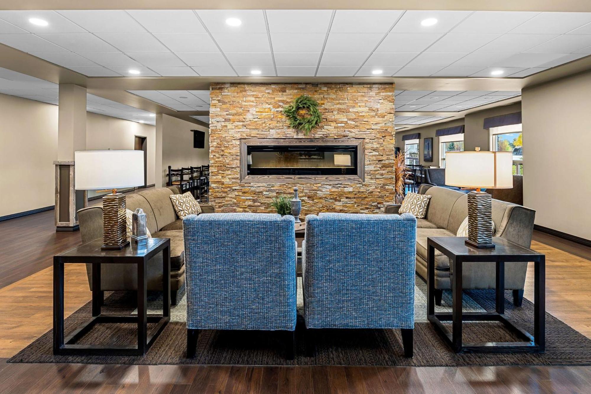 Best Western Plus Lacombe Inn And Suites מראה חיצוני תמונה