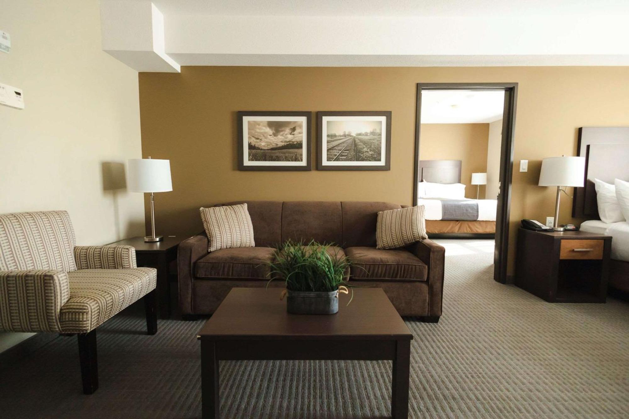 Best Western Plus Lacombe Inn And Suites מראה חיצוני תמונה