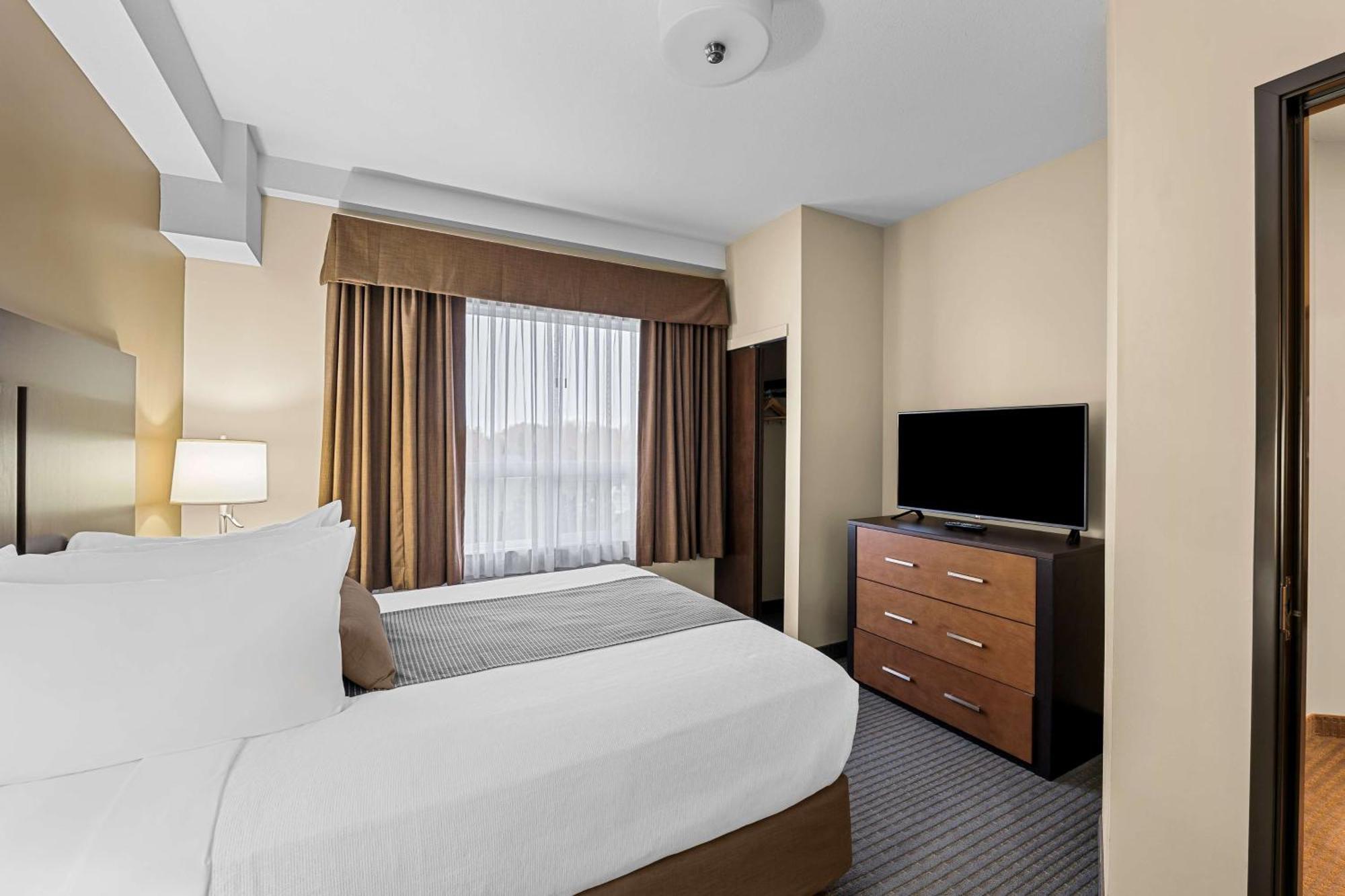 Best Western Plus Lacombe Inn And Suites מראה חיצוני תמונה