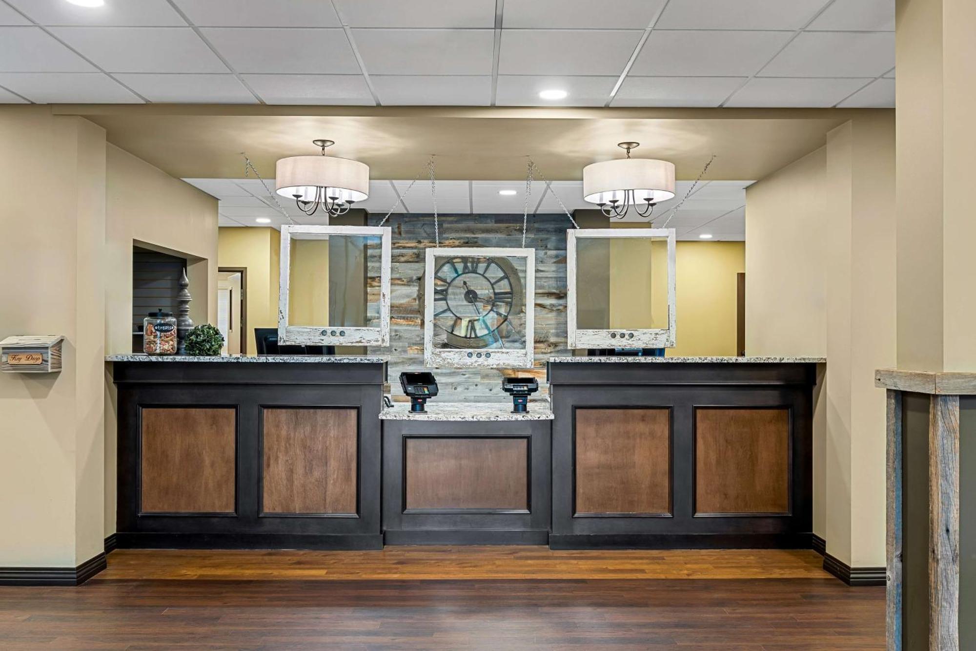 Best Western Plus Lacombe Inn And Suites מראה חיצוני תמונה